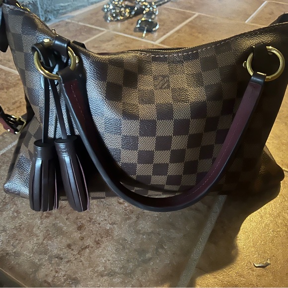 Louie Vuitton - Picture 1 of 6